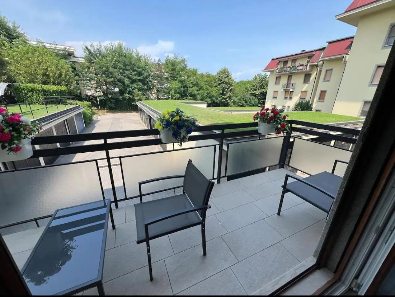 Lenuare Luxury Apartment Дезенцано-дель-Гарда 0*,