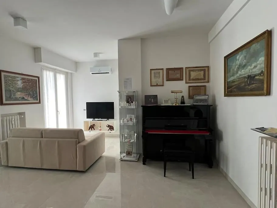 Lenuare Luxury Apartment Дезенцано-дель-Гарда