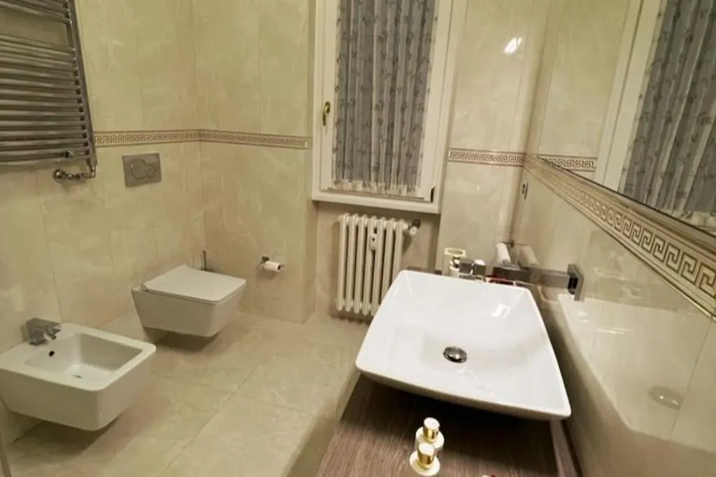 Lenuare Luxury Apartment Дезенцано-дель-Гарда