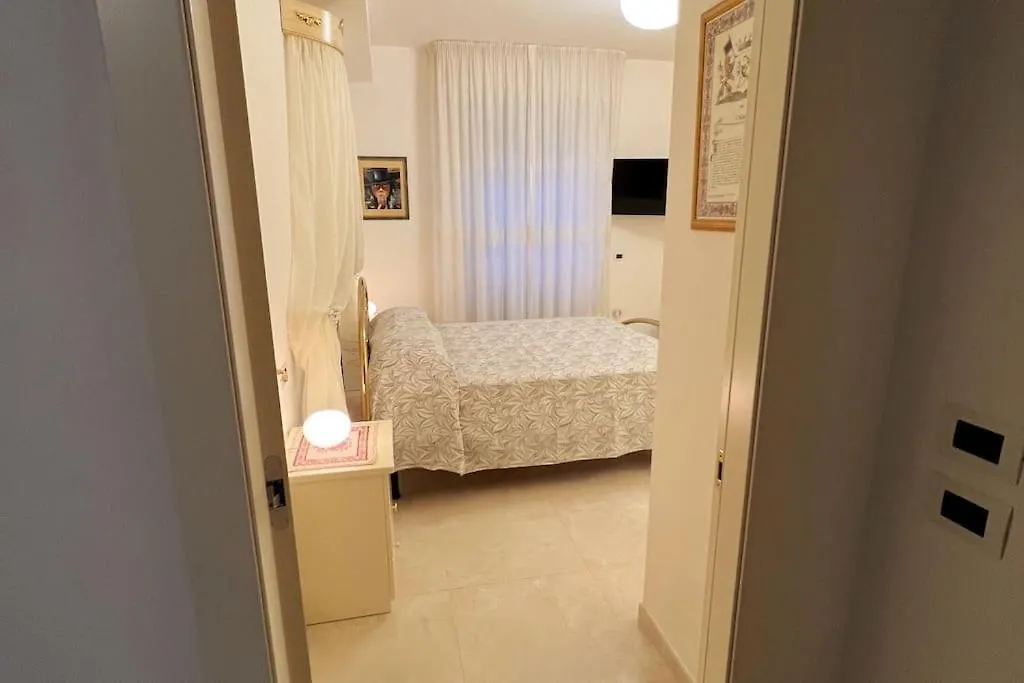 Lenuare Luxury Apartment Дезенцано-дель-Гарда 0*,  Италия